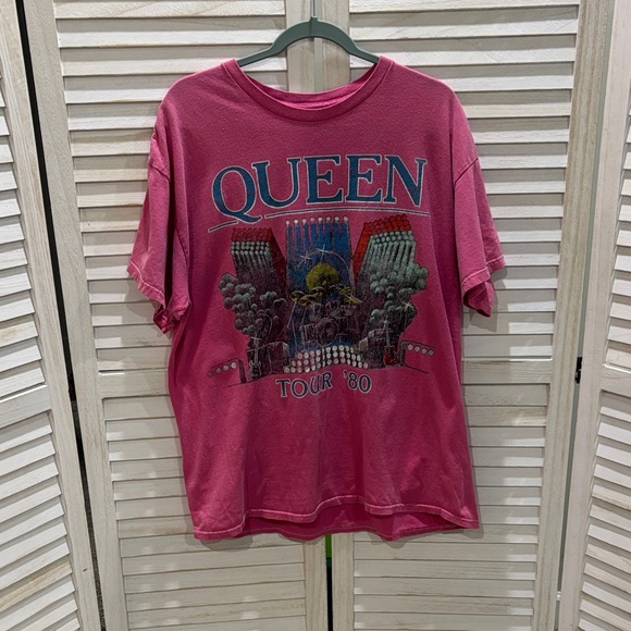 Queen Tops - Queen Pink Official Merch Tee